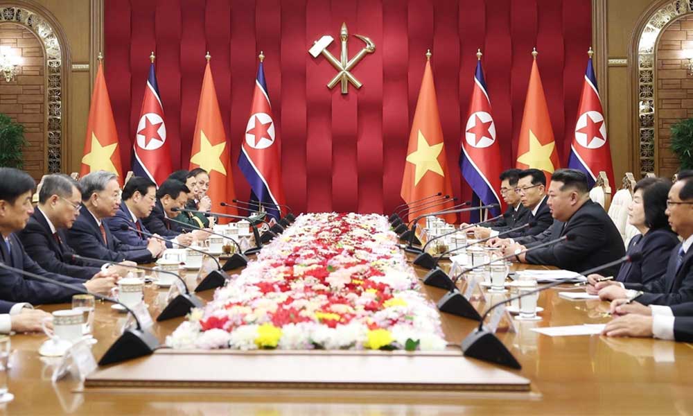Vietnamese Party General Secretary holds talks with DPRK leader in Pyongyang