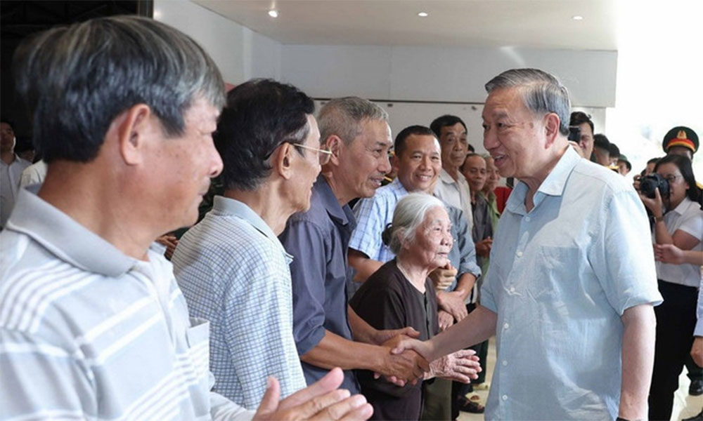 Top leader inspects post-storm recovery efforts in Thai Nguyen province