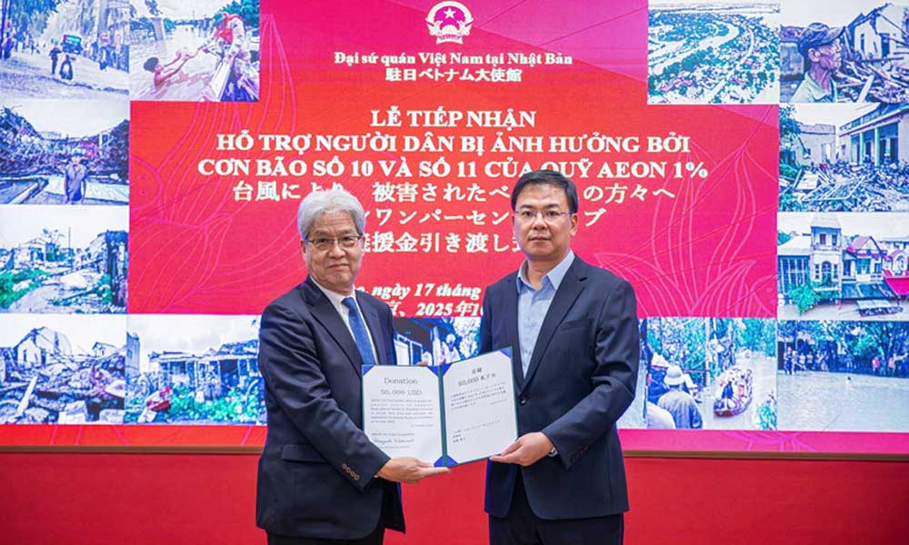 Aeon supports Vietnamese people affected by recent storms