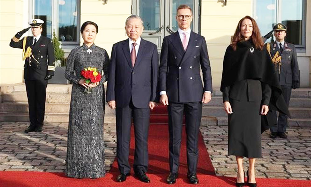 Finland greets Vietnamese Party chief with welcome ceremony