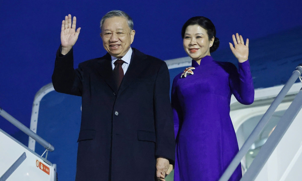Party General Secretary begins official visit to Finland