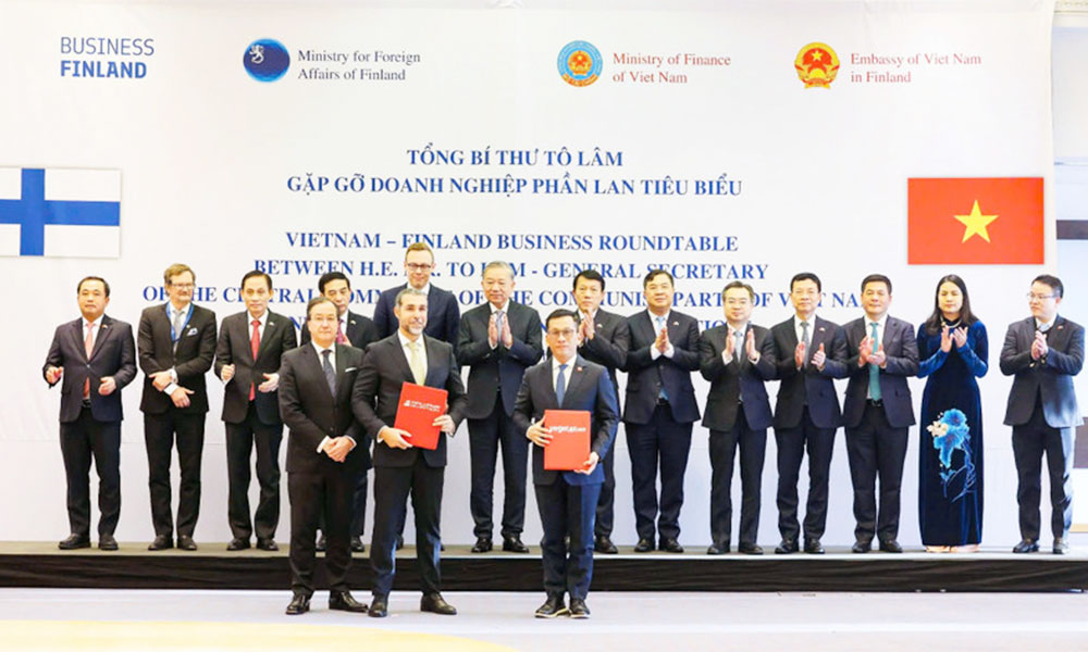 Party chief witnesses Vietjet’s signing of global aviation workforce development agreement in Finland
