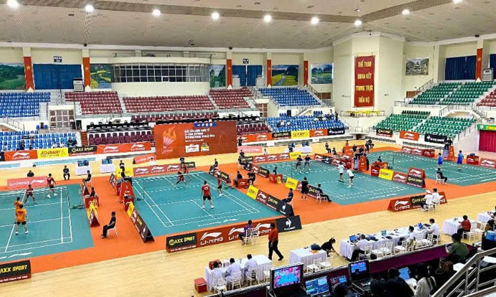Nearly 300 athletes join Ninh Binh int’l badminton tournament