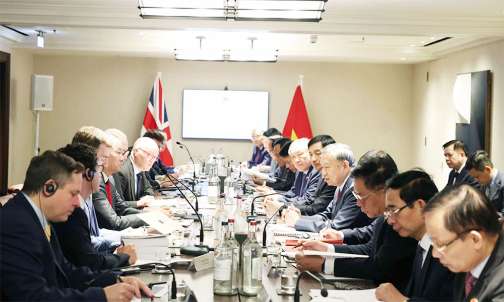 Vietnamese Party chief attends seminar on AI, technology in London