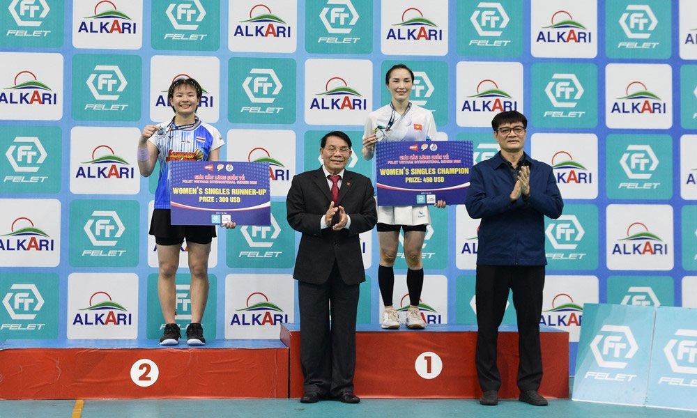 Vietnam clinches two gold medals at int’l badminton series
