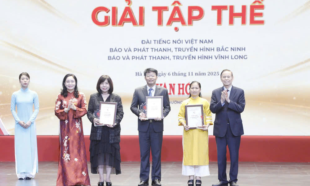 Bac Ninh Newspaper, Radio & Television Station win Awards at National Press Awards “For the Cause of Developing Vietnamese Culture”