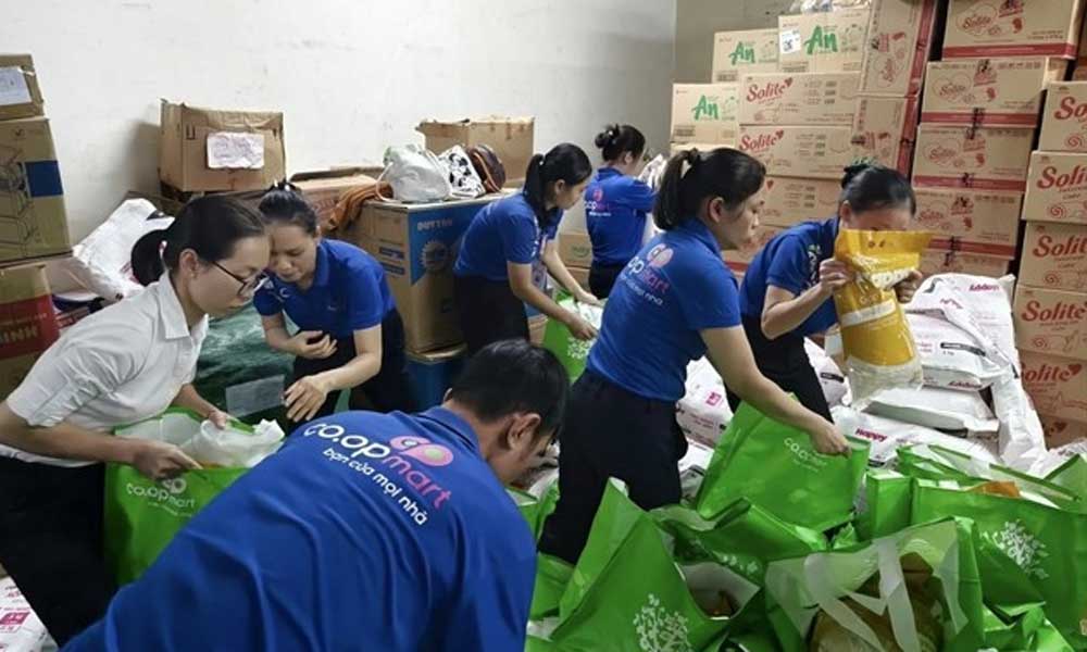 Saigon Co.op rushes to deliver essential goods to storm-hit areas