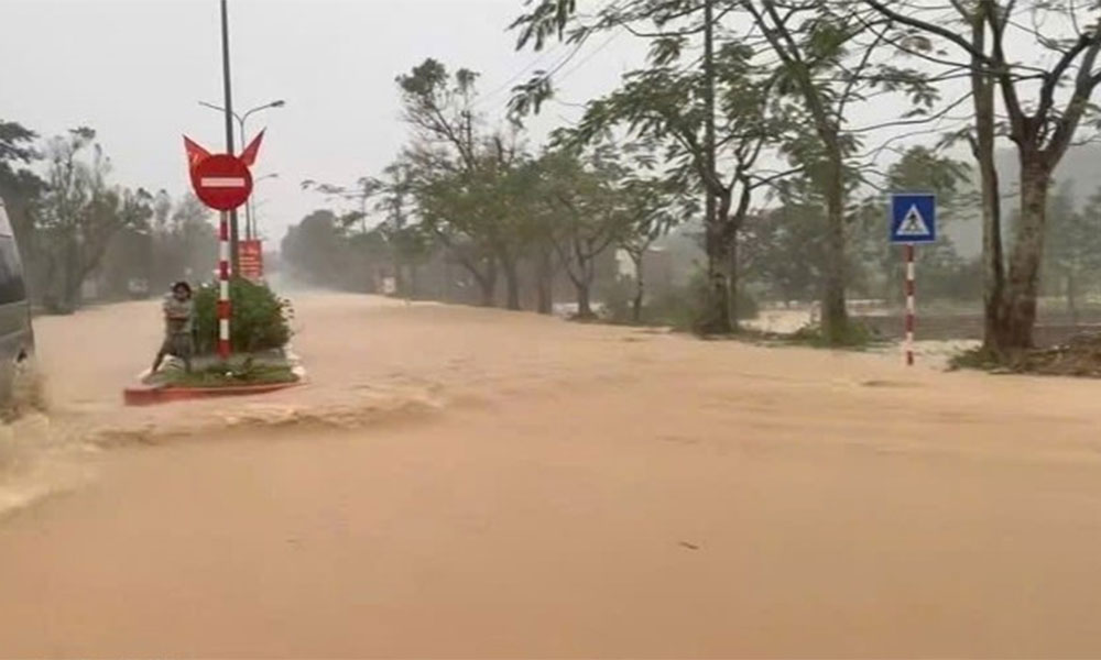 PM urges strengthened preparedness for heavy rain, flooding in central region