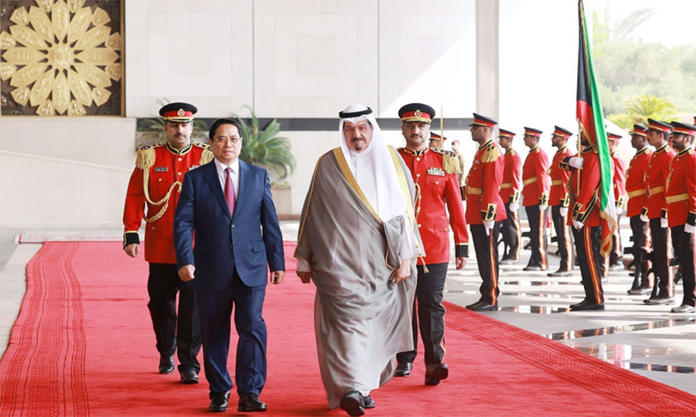 Kuwaiti Prime Minister hosts welcome ceremony for Vietnamese counterpart