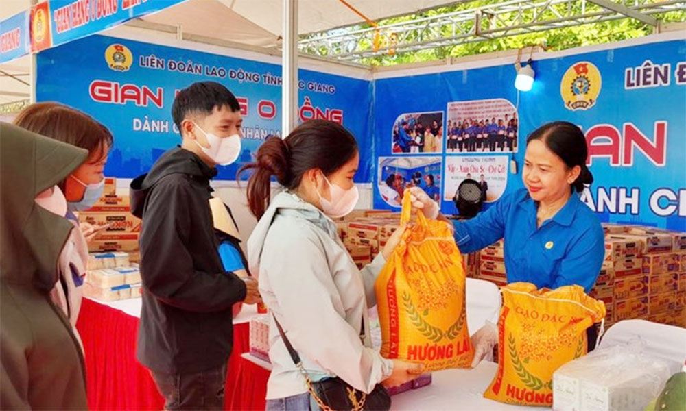 Support provided to union members for purchases at “Trade Union Tet Market – Spring 2026”