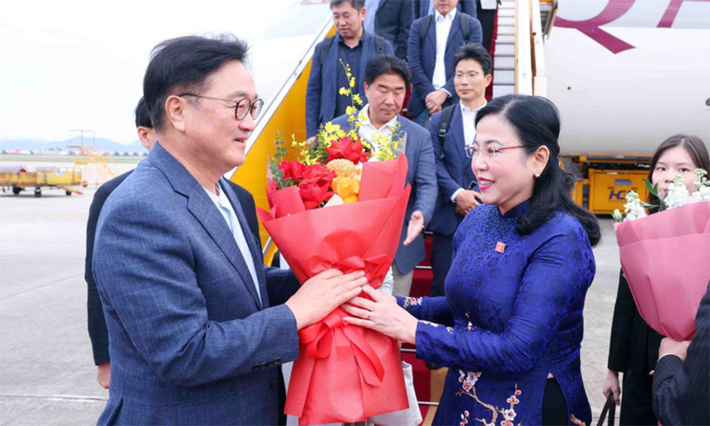 RoK’s top legislator arrives in Hanoi, starting official visit to Vietnam