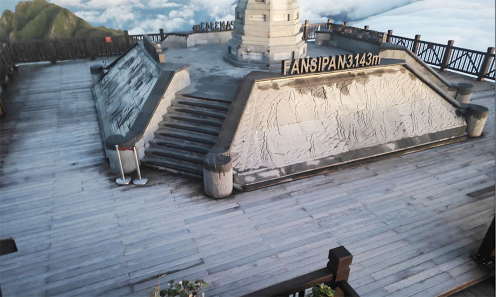 Fansipan sees first frost of winter season