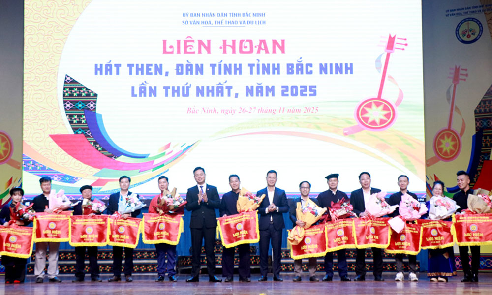 Nearly 400 performers join Bac Ninh’s first Then and Tinh lute festival