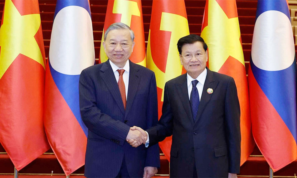 Vietnamese, Lao Parties look to step up cooperation, strategic cohesion