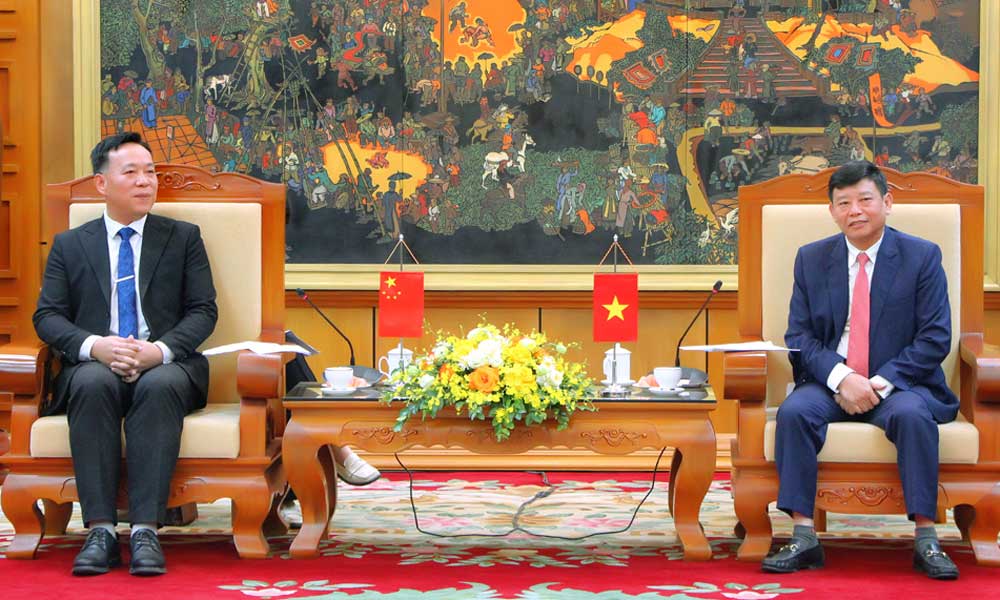 Vice Chairman of provincial People's Committee meets with Chinese Embassy delegation