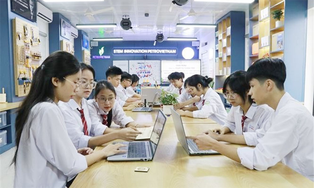 Deputy PM: STEM classrooms help students explore science, technology