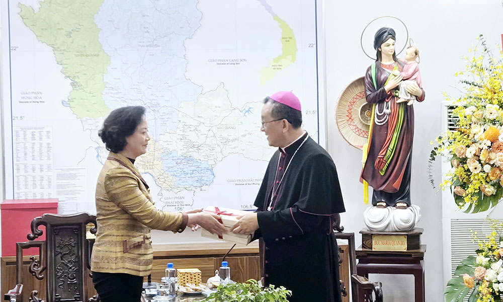 Deputy PM pays pre-Christmas visit to Bac Ninh Diocese