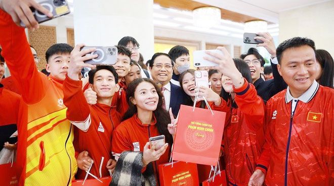 Prime Minister commends Vietnamese students winning international prizes