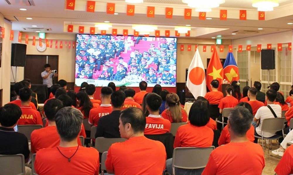 Overseas Vietnamese contribute intellect, experience to national development