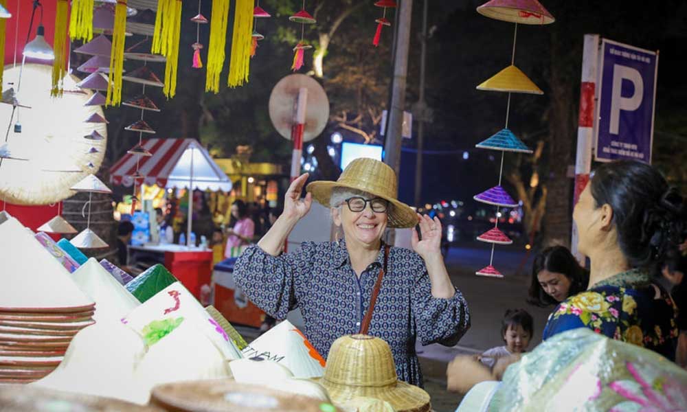 Hanoi serves 560,000 holiday-makers during New Year holiday