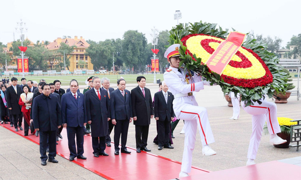Party, State leaders pay tribute to President Ho Chi Minh on 80th anniversary of first general election