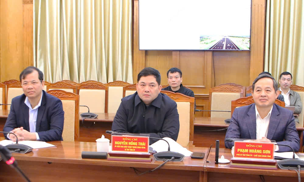 Vietnam’s construction ministry discusses Hanoi–Bac Giang expressway expansion with Bac Ninh