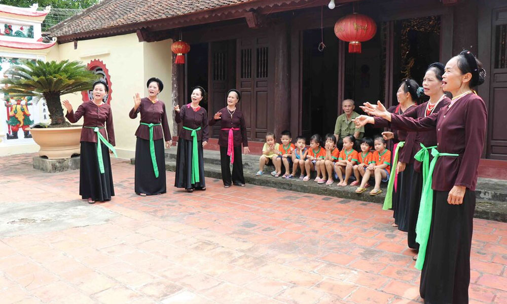 Bac Ninh: The distinctive art of Trong quan folk singing in Bui Xa village