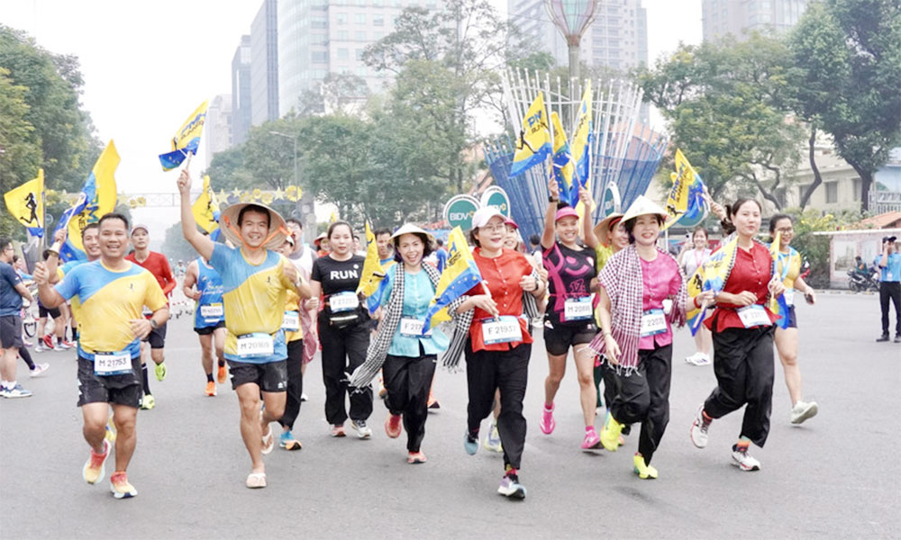 Nearly 11,000 runners take part in Ho Chi Minh City Marathon