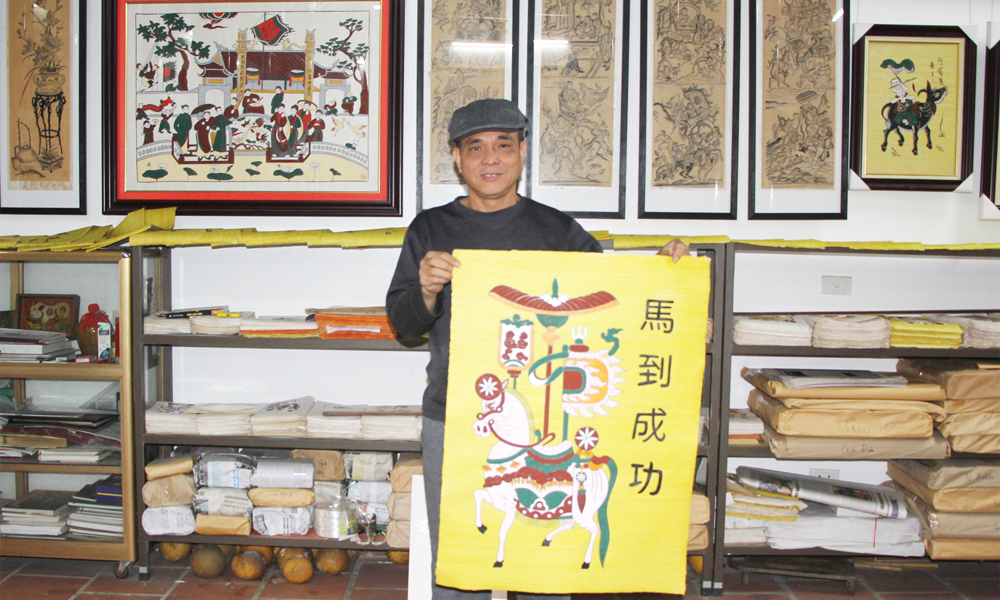 Thuan Thanh aglow with colourful paper at year’s end