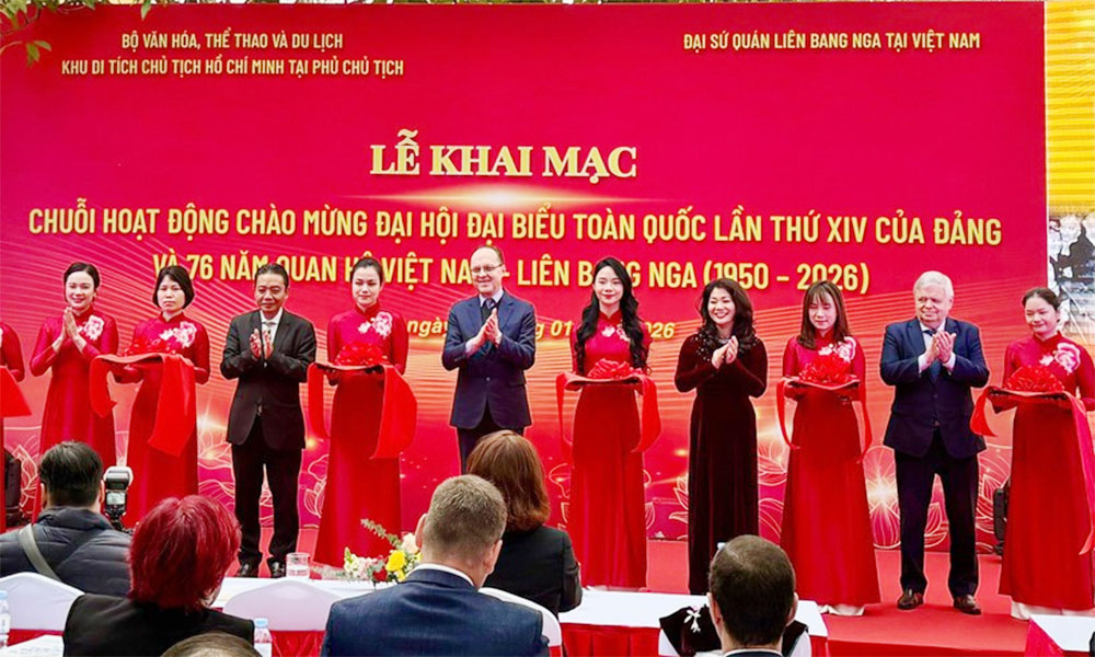Exhibition highlights President Ho Chi Minh, National Assembly