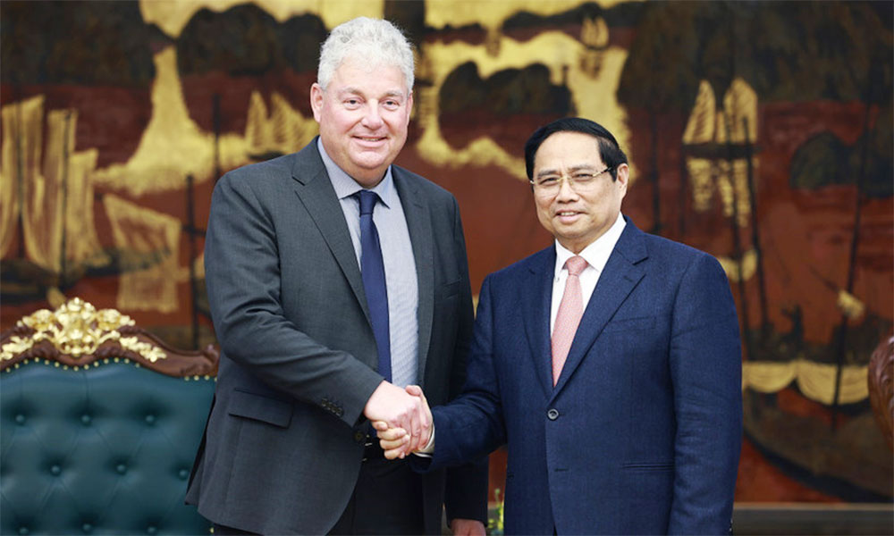 PM urges world’s leading semiconductor group to set up R&D centre in Vietnam