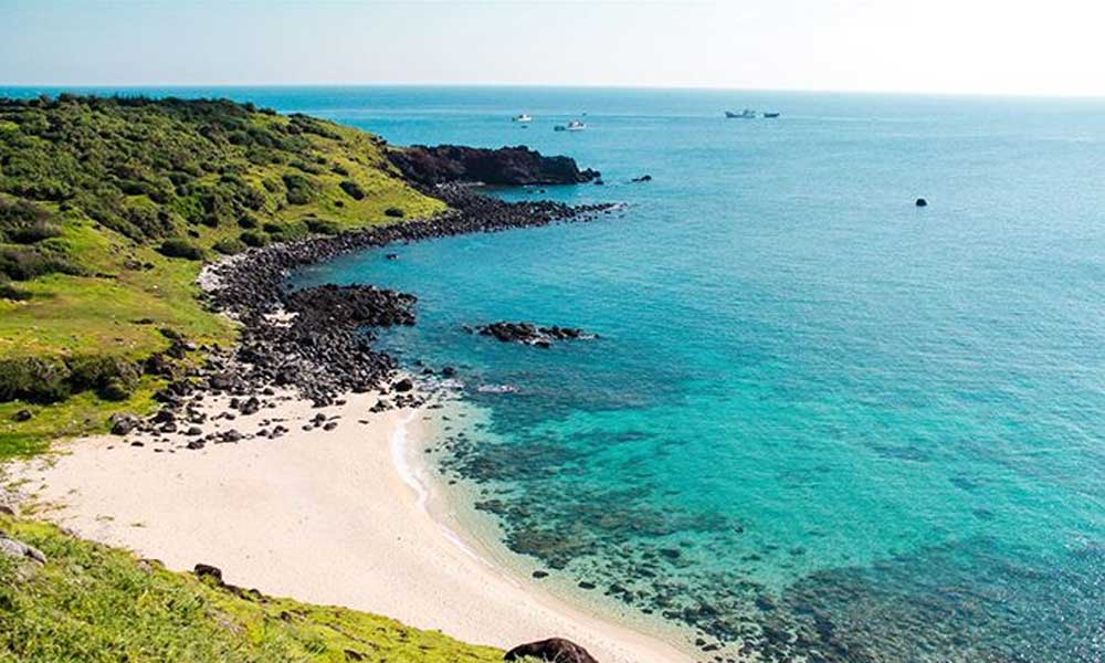 Phu Quy, Nha Trang named among most beautiful destinations along East Sea