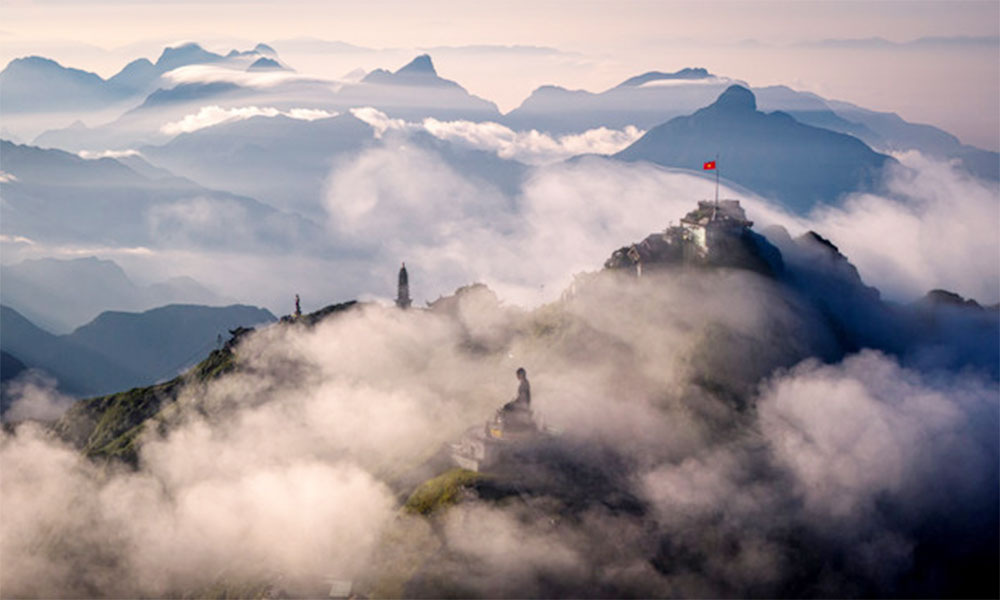 Japanese media amazed at reaching the “Roof of Indochina” without climbing