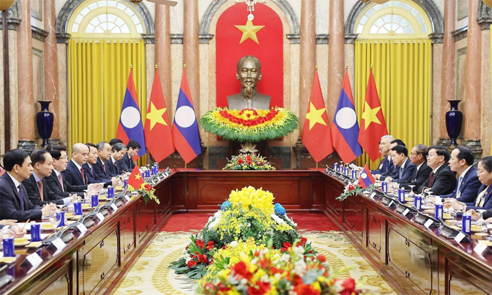 Vietnamese State President meets with top Lao leader in Hanoi