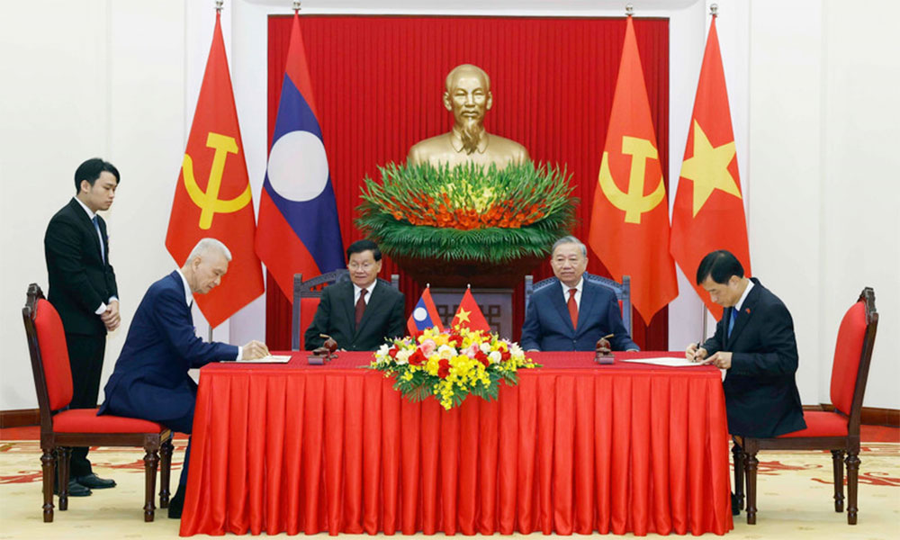 Top Lao leader leaves Hanoi, concluding state visit to Vietnam