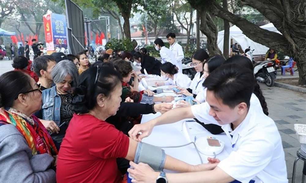 More than 1,000 elderly receive free health check-ups in Hanoi
