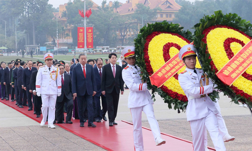 Party, State leaders pay homage to President Ho Chi Minh on CPV founding anniversary