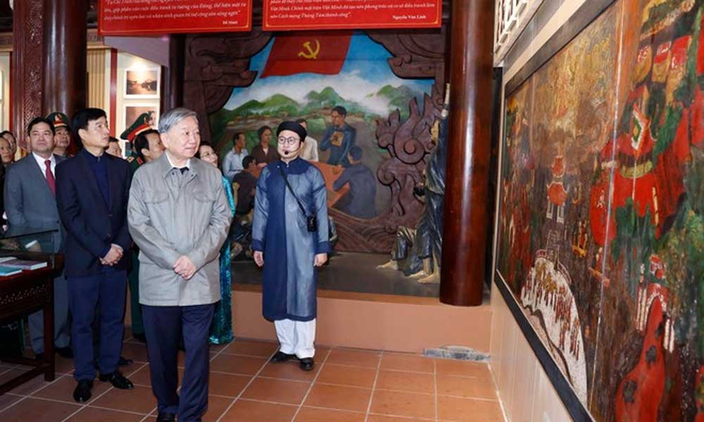 Party leader pays tribute to late revolutionaries