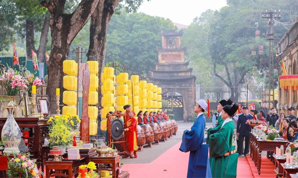 Tet flower street held for first time at Thang Long Imperial Citadel