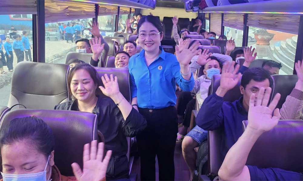 Ho Chi Minh City: 5,000 workers return to their hometowns for Tet with free bus tickets