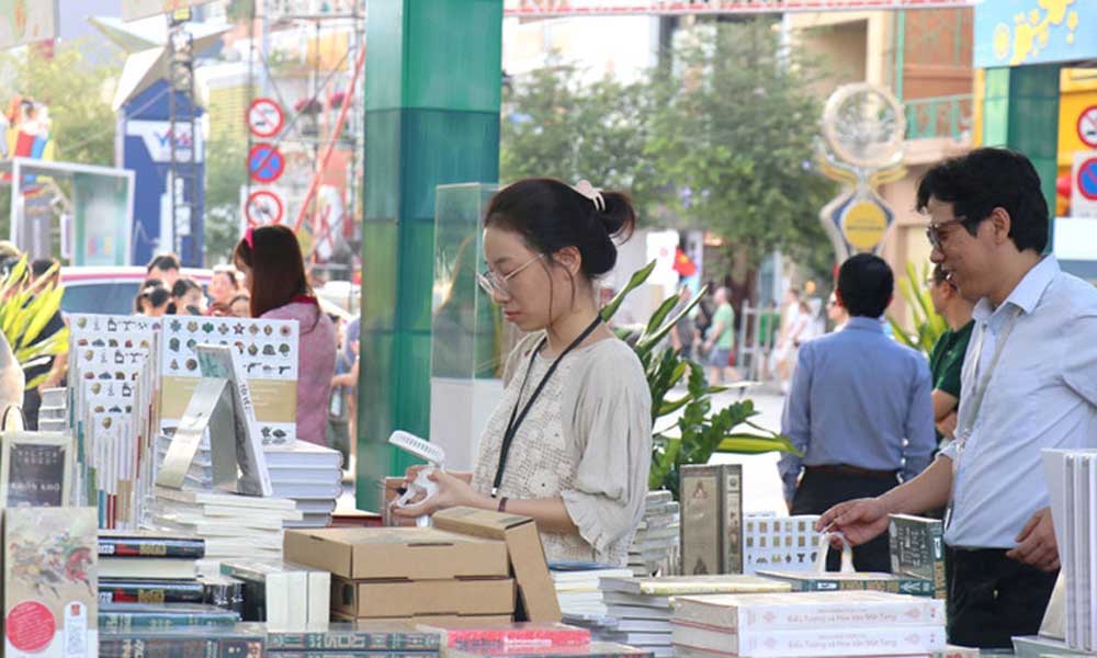 Tet Book Street Festival welcomes Spring with knowledge, renewed thinking
