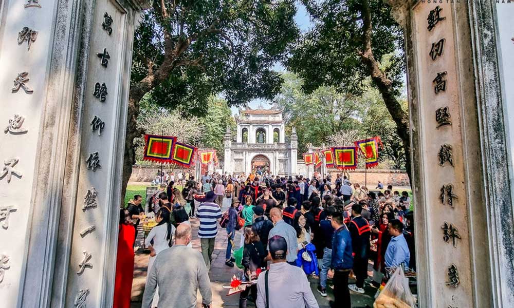 Hanoi offers free parking, public transport during Lunar New Year