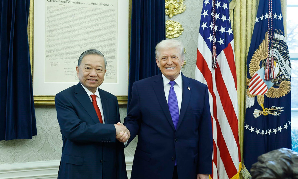 Party General Secretary To Lam meets US President Donald Trump at White House