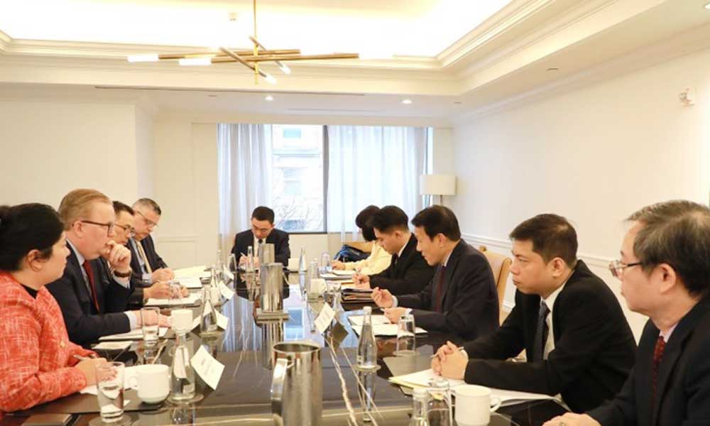 Minister calls on Amazon to scale up investment in Vietnam