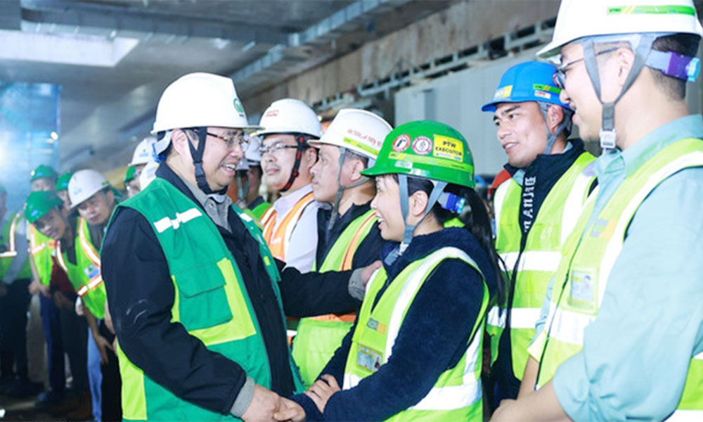 ​PM requests planning railway sector with over-100-year vision