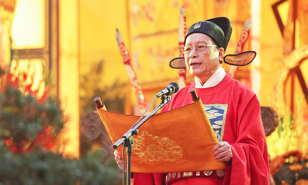 Spring incense offering ceremony held at Thang Long Imperial Citadel