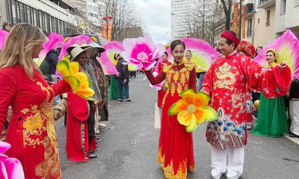 Vietnamese culture shines at France’s largest Lunar New Year parade