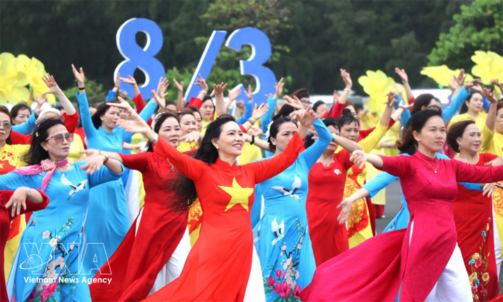 March shines with elegance of “Ao dai”