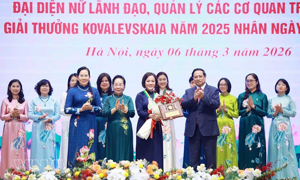 PM proposes “Talented, creative and dedicated women” award