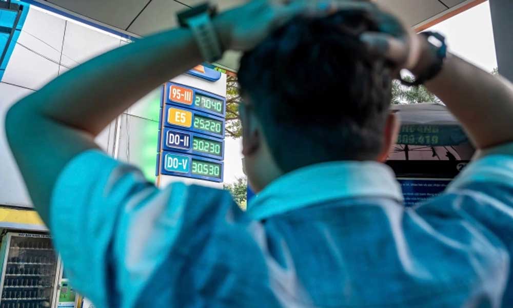 Vietnam fuel prices hit highest since 2022 as Middle East conflict chokes oil supply